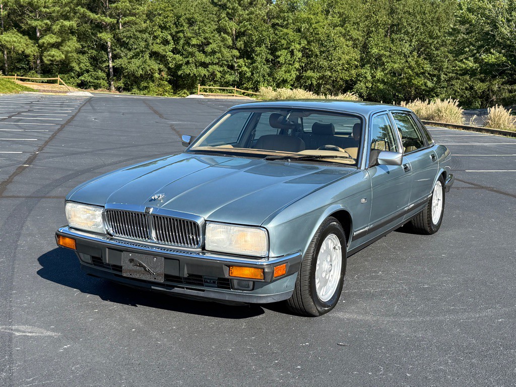 1994 Jaguar XJ Image 1