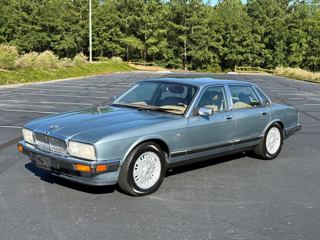 1994 Jaguar XJ Image 2