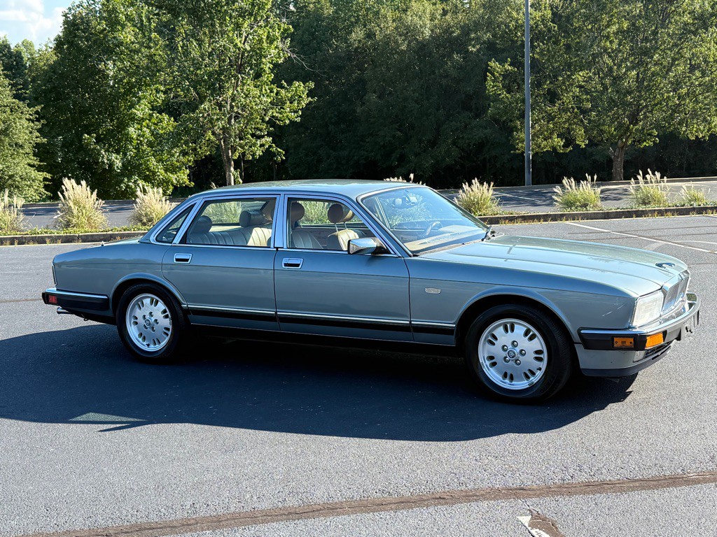 1994 Jaguar XJ Image 9