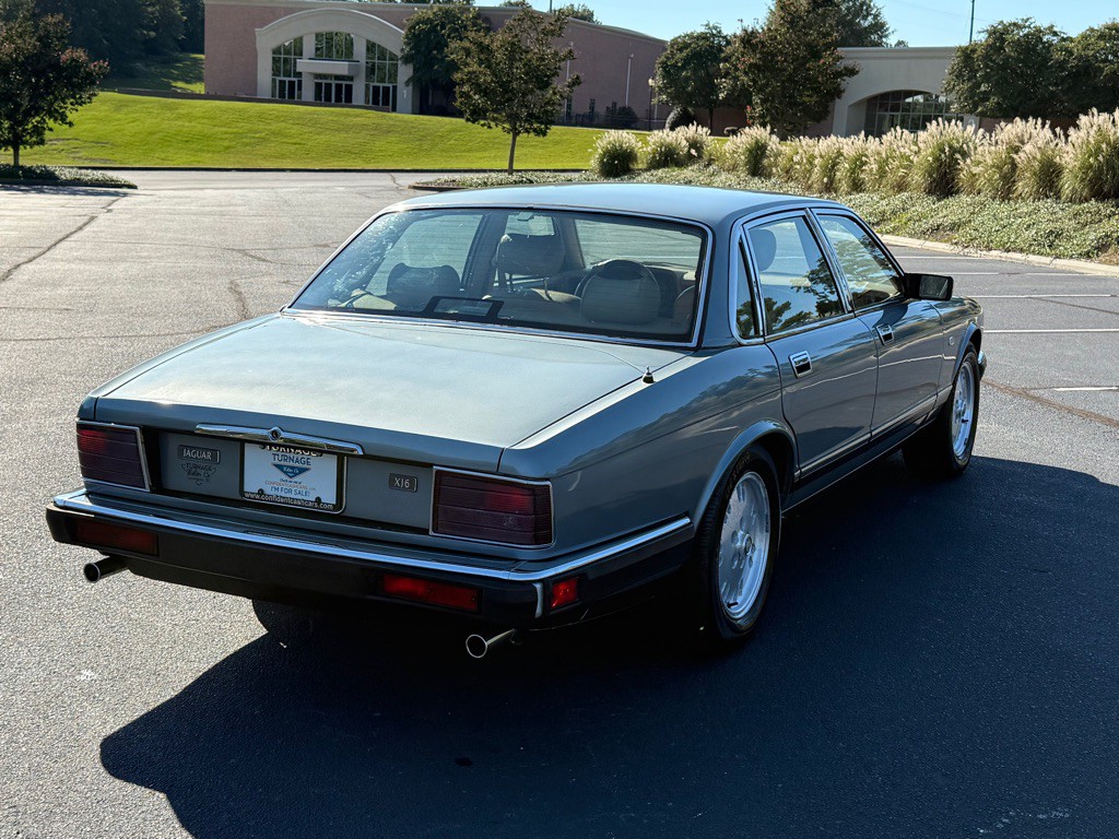 1994 Jaguar XJ Image 12