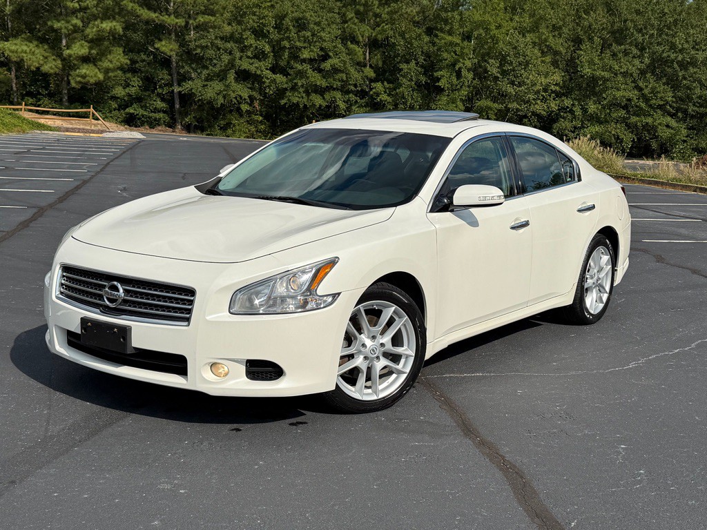2010 Nissan Maxima Image 1