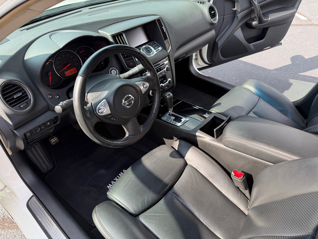 2010 Nissan Maxima Image 12