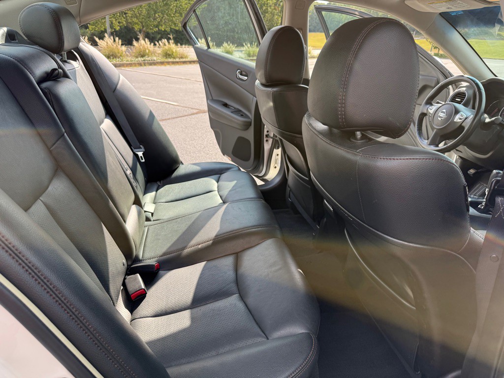 2010 Nissan Maxima Image 16