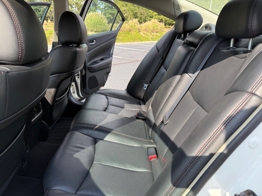 2010 Nissan Maxima Image 17