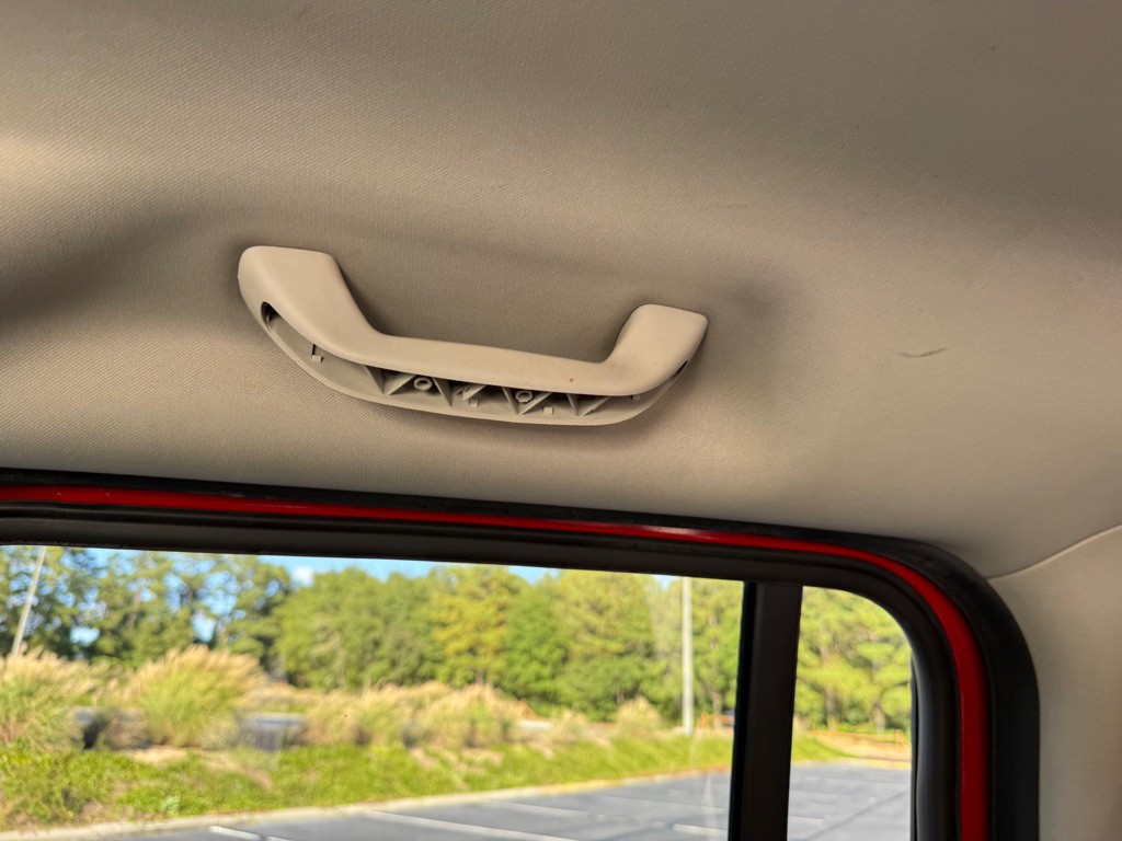 2008 HUMMER H3 Image 42