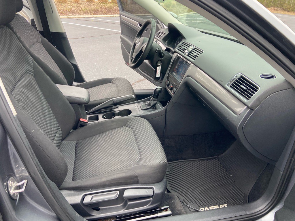 2015 Volkswagen Passat Image 12
