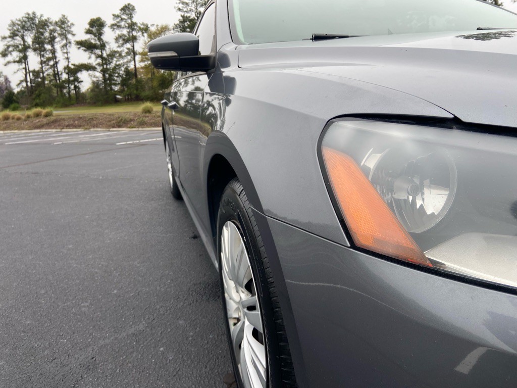 2015 Volkswagen Passat Image 25