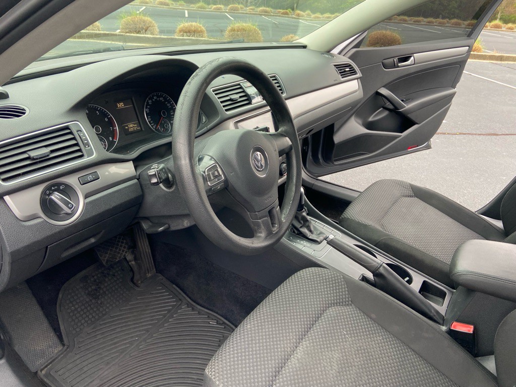 2015 Volkswagen Passat Image 12