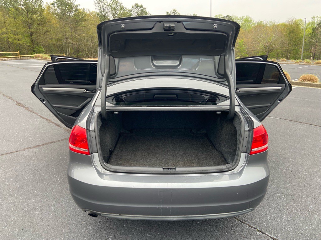 2015 Volkswagen Passat Image 18