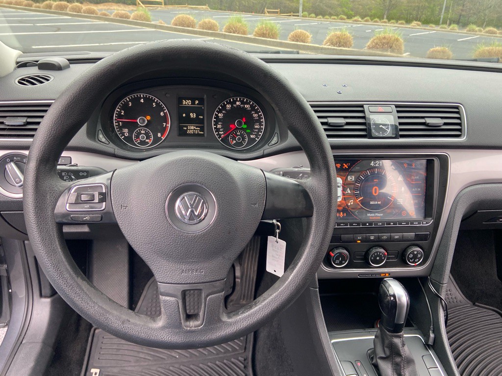 2015 Volkswagen Passat Image 21