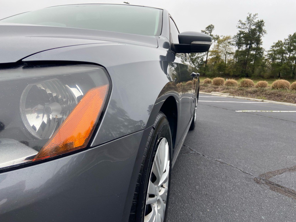 2015 Volkswagen Passat Image 24