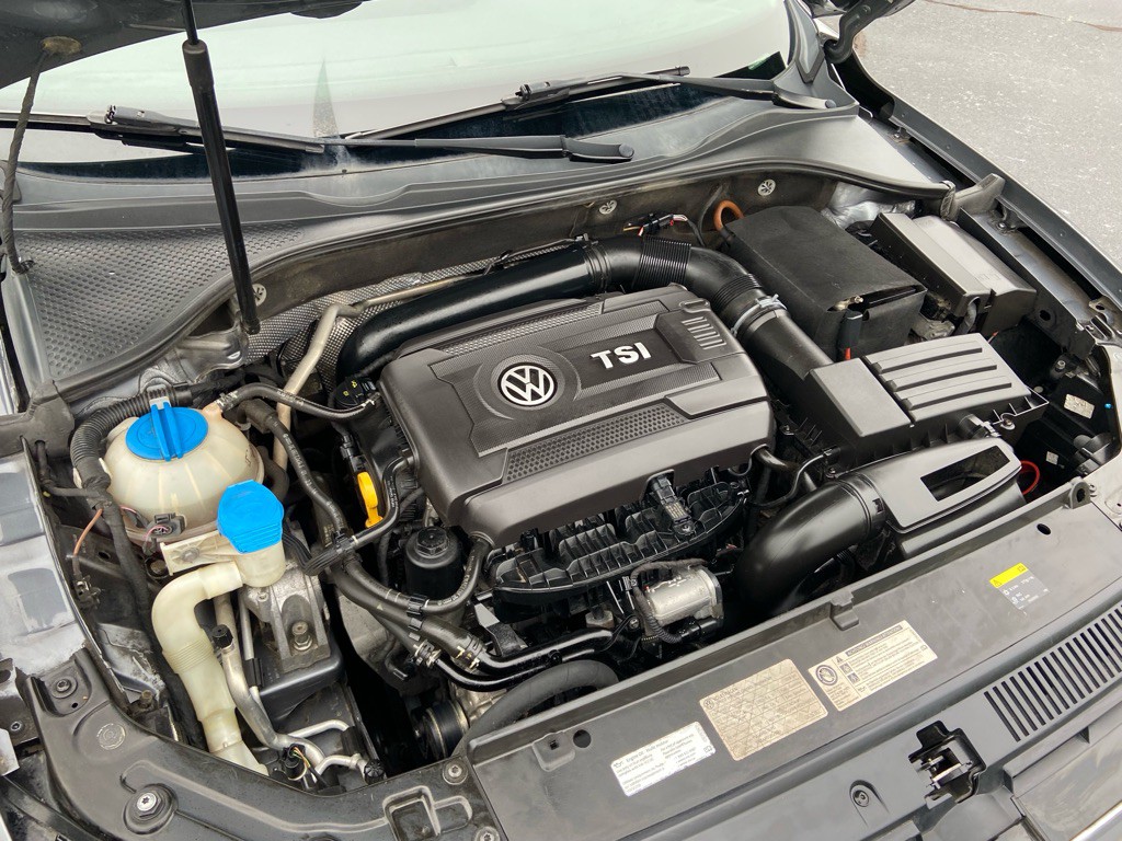 2015 Volkswagen Passat Image 32