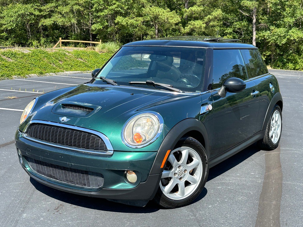 2009 MINI Cooper Image 2