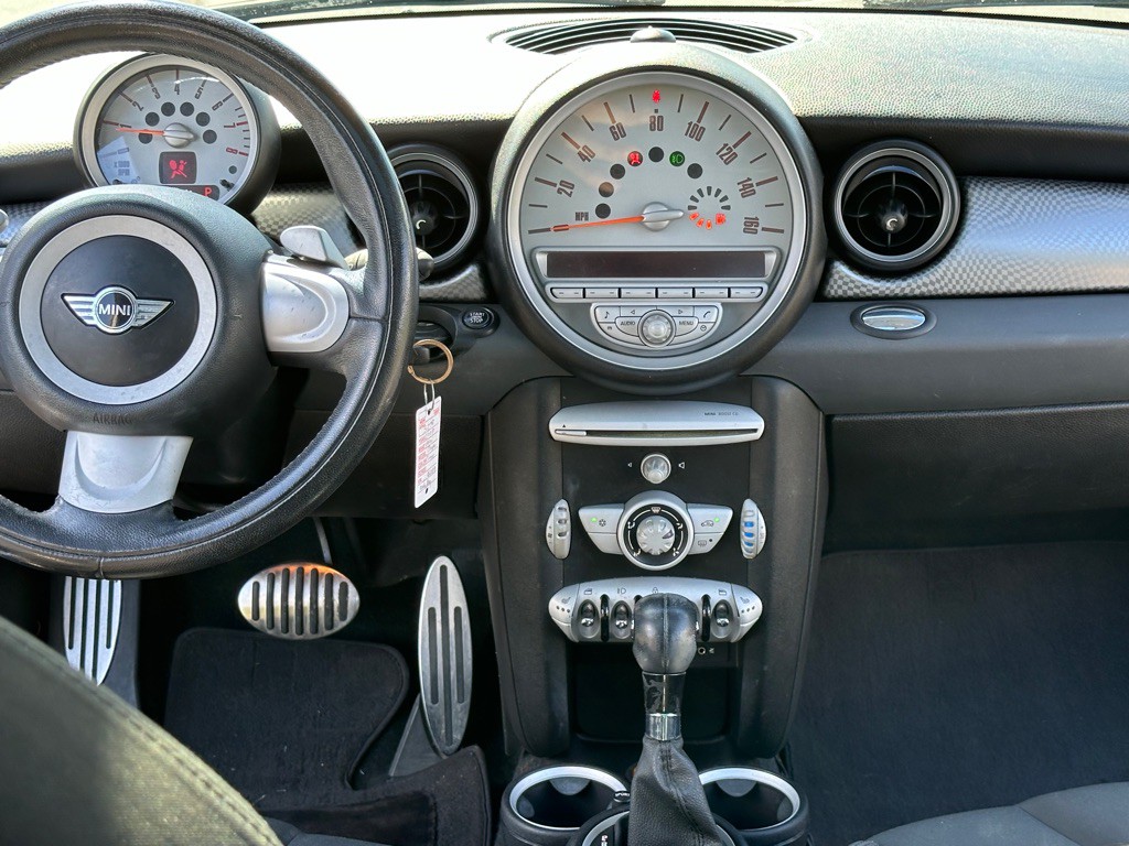 2009 MINI Cooper Image 20