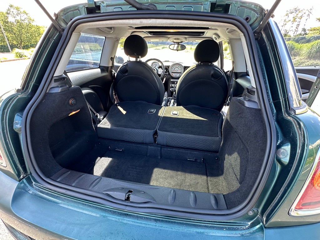 2009 MINI Cooper Image 21