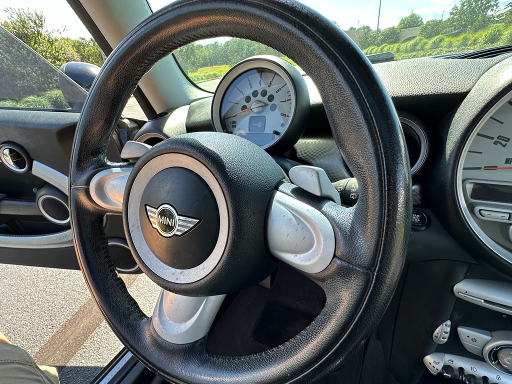 2009 MINI Cooper Image 25