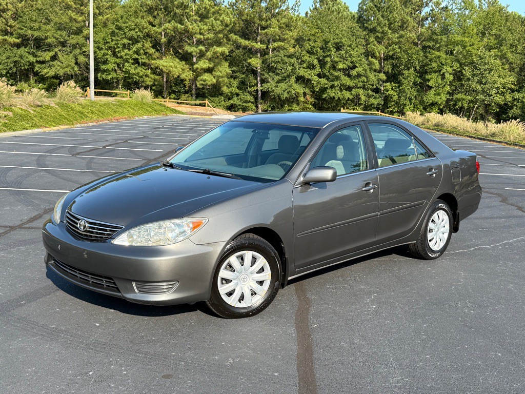 2005 Toyota Camry Image 2