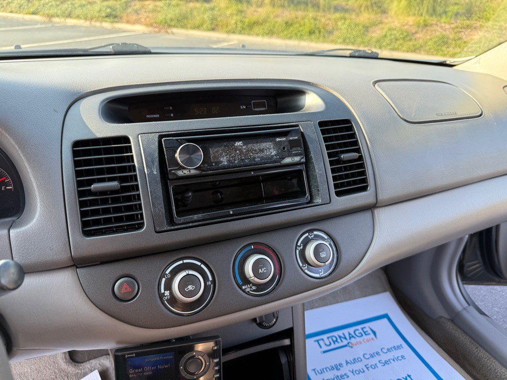 2005 Toyota Camry Image 18