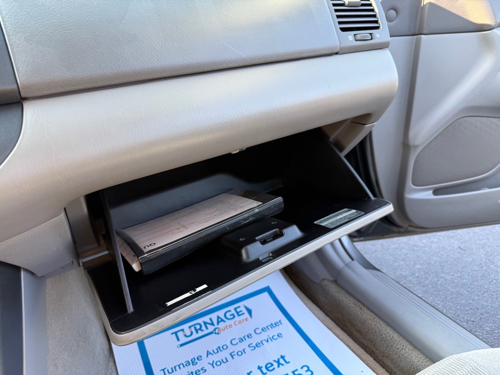 2005 Toyota Camry Image 21