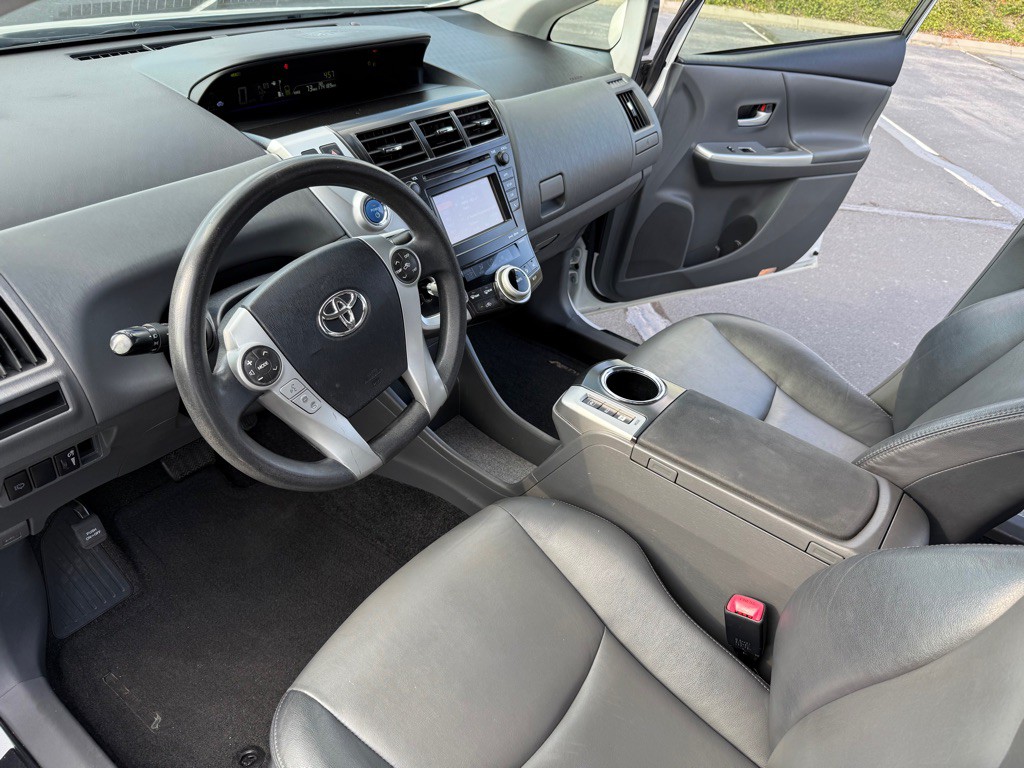 2012 Toyota Prius Image 12