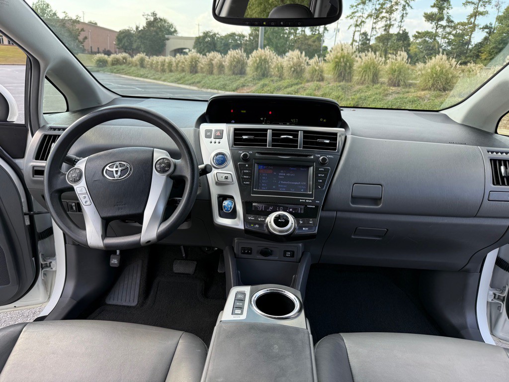 2012 Toyota Prius Image 13
