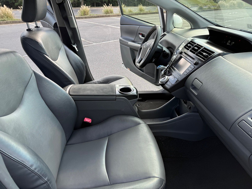 2012 Toyota Prius Image 14