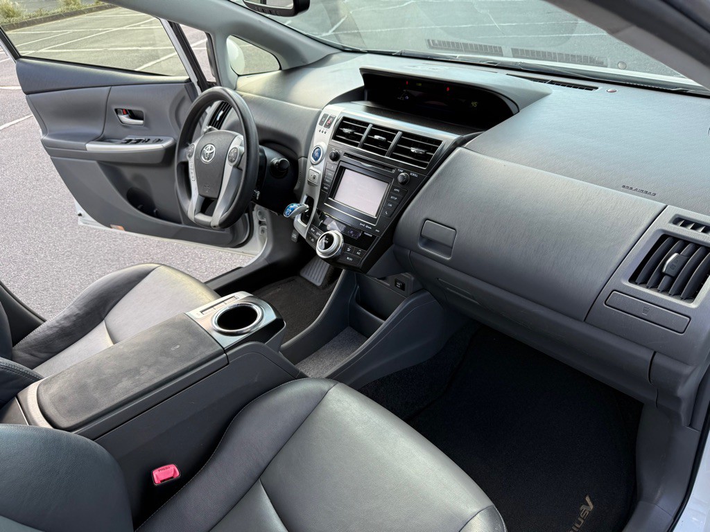 2012 Toyota Prius Image 15