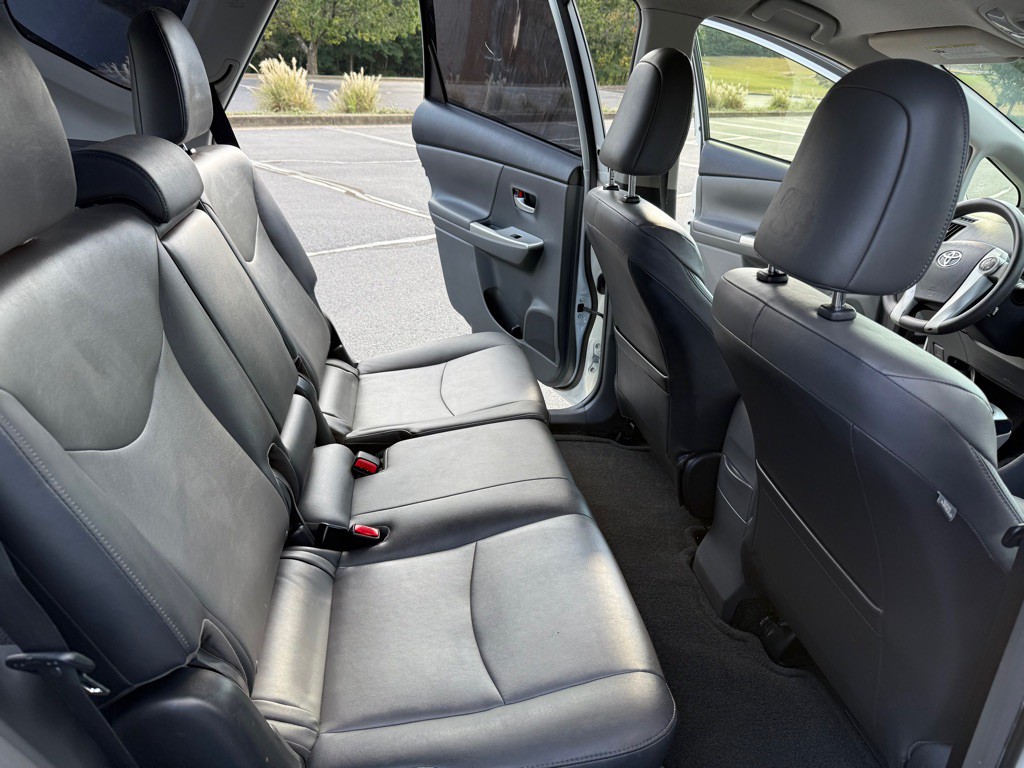 2012 Toyota Prius Image 16