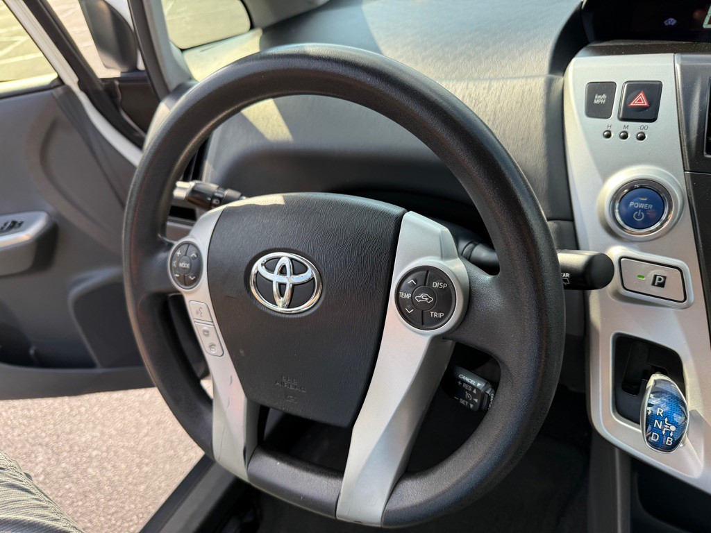 2012 Toyota Prius Image 25