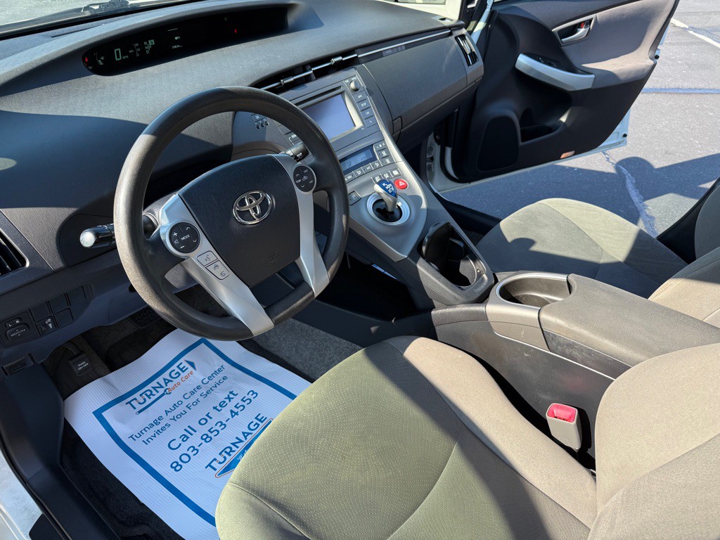 2013 Toyota Prius Image 12