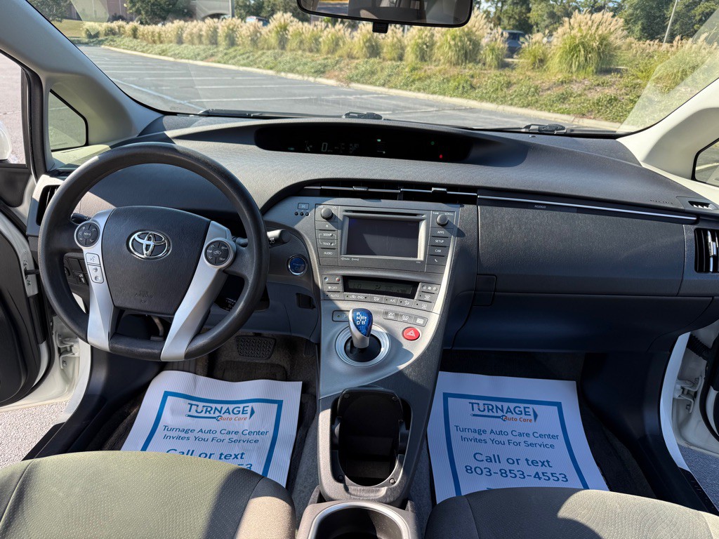 2013 Toyota Prius Image 14