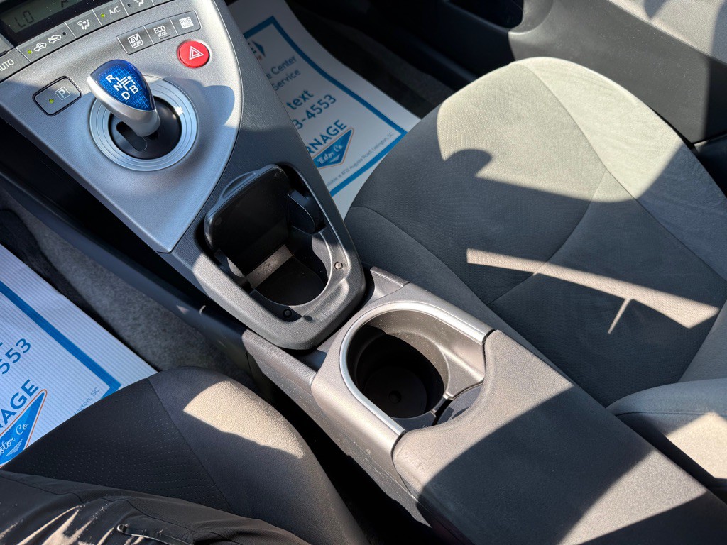 2013 Toyota Prius Image 21