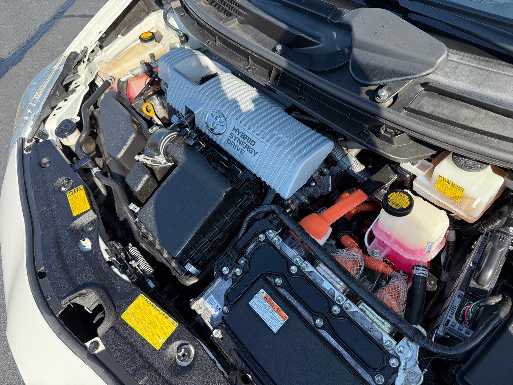 2013 Toyota Prius Image 28