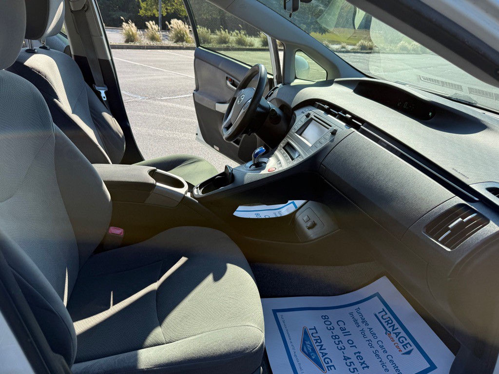 2013 Toyota Prius Image 16