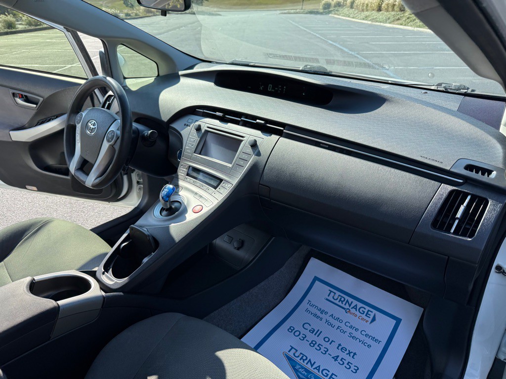 2013 Toyota Prius Image 17