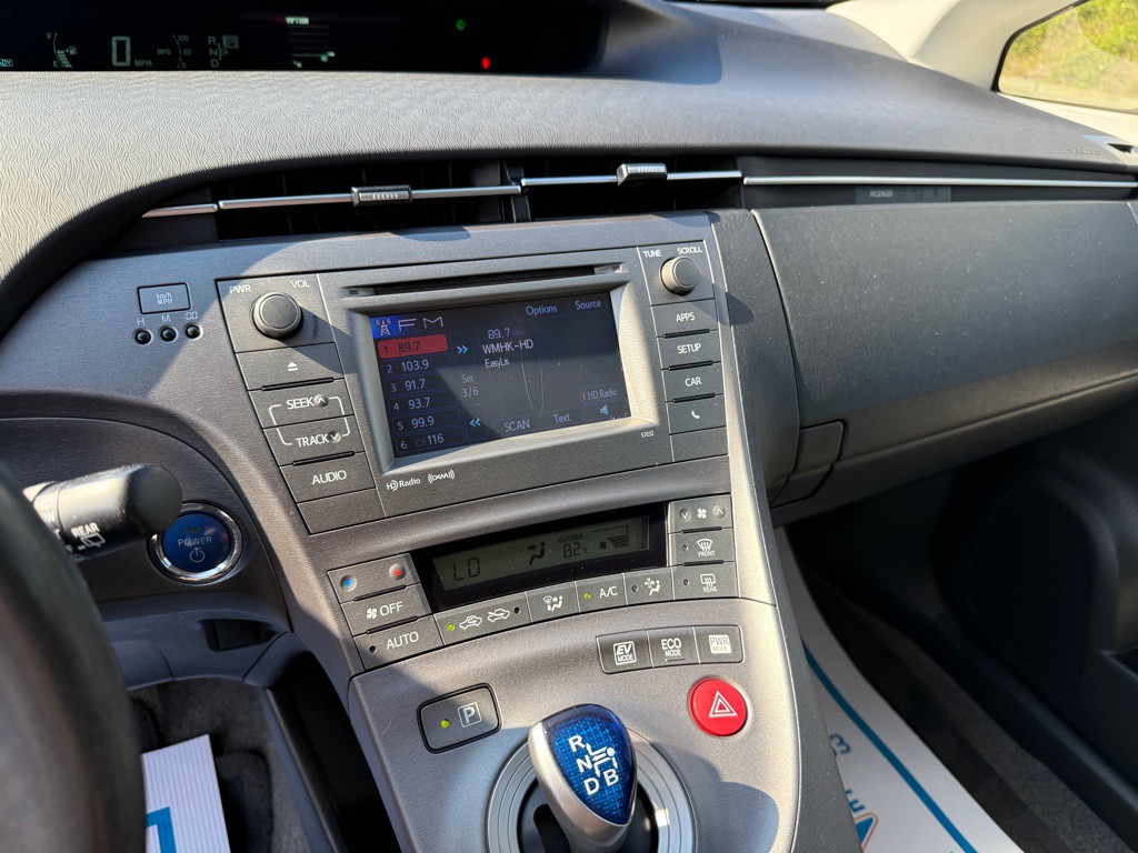 2013 Toyota Prius Image 21