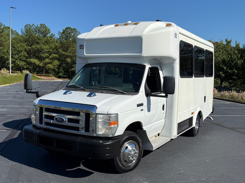 2015 Ford Econoline Image 1
