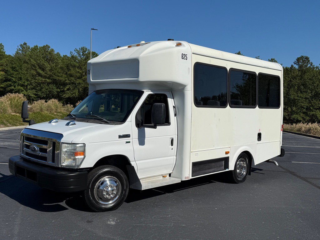 2015 Ford Econoline Image 2