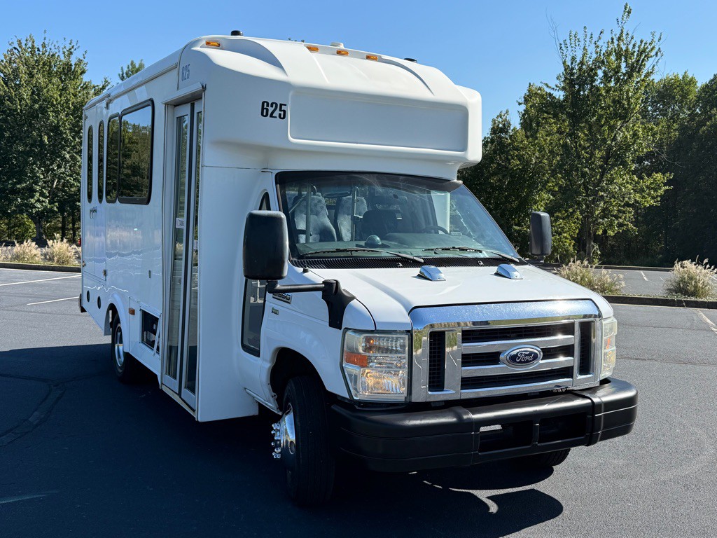 2015 Ford Econoline Image 4