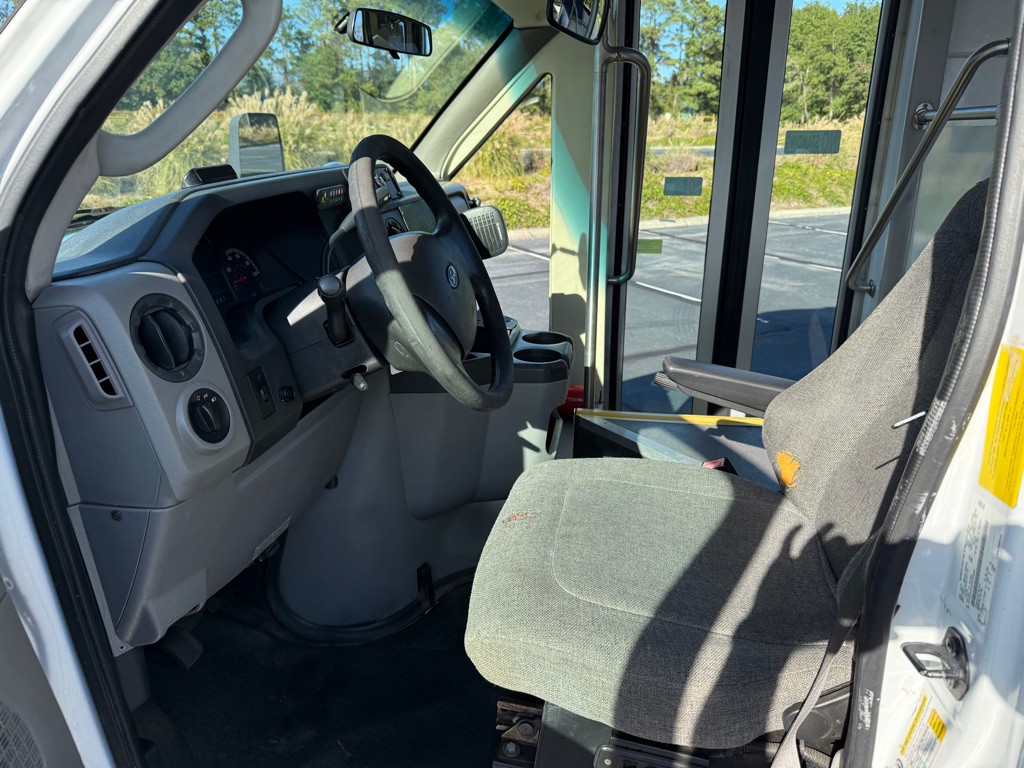 2015 Ford Econoline Image 11