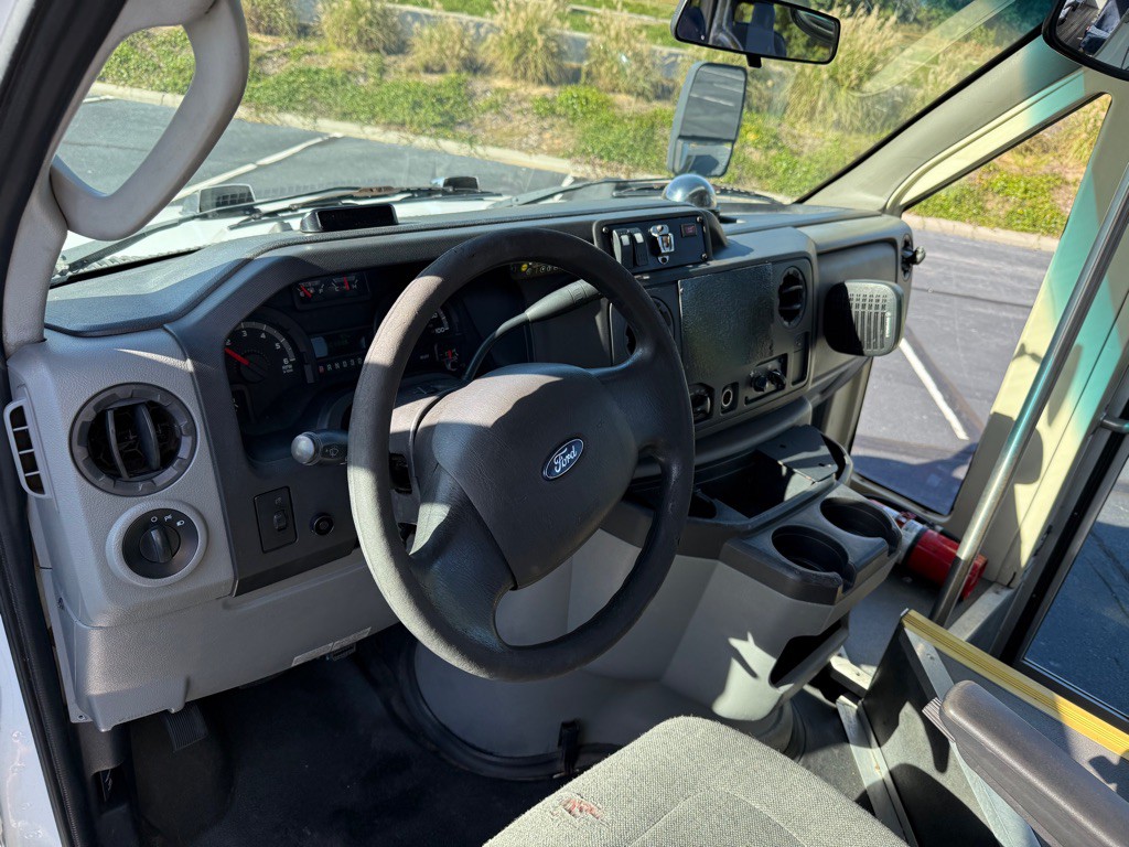 2015 Ford Econoline Image 12