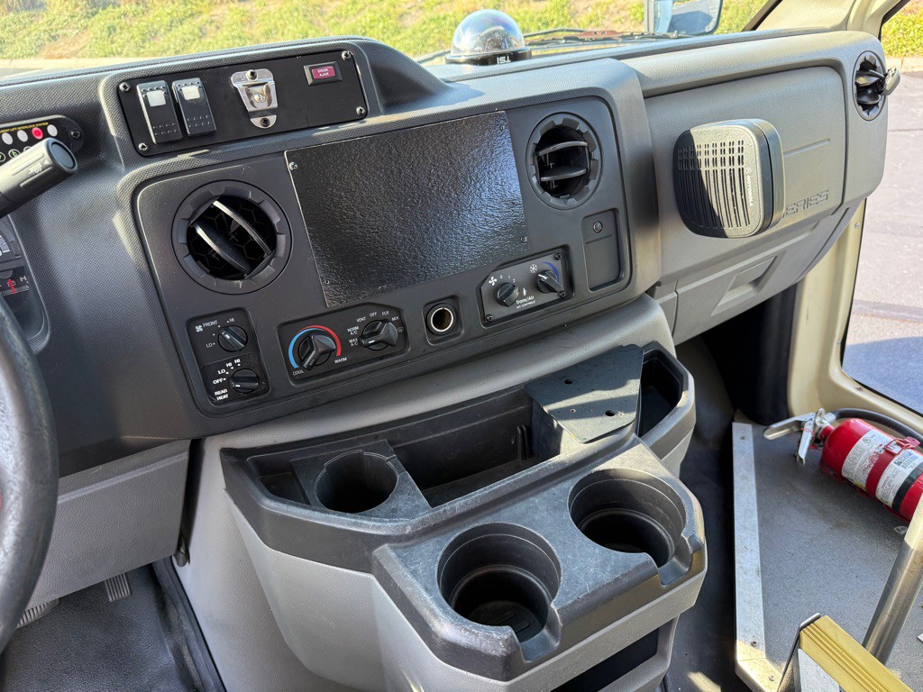 2015 Ford Econoline Image 14