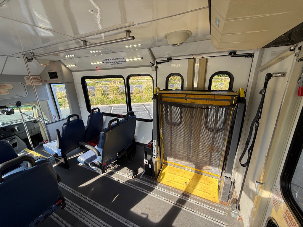 2015 Ford Econoline Image 20