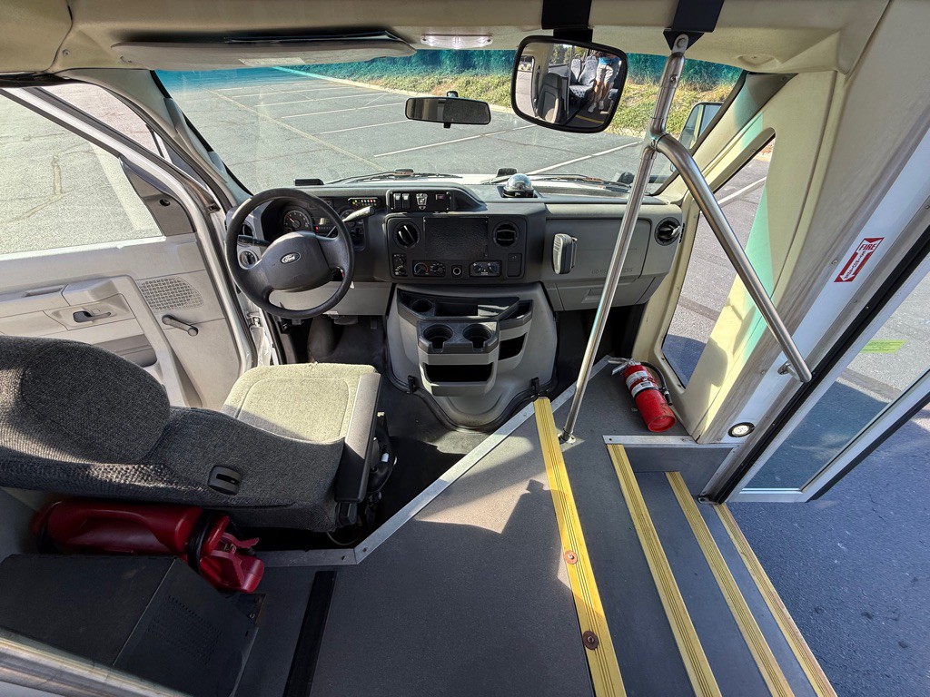 2015 Ford Econoline Image 21