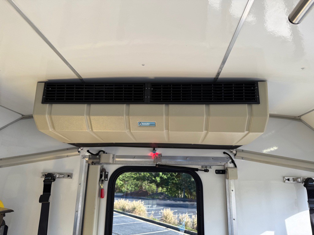 2015 Ford Econoline Image 28