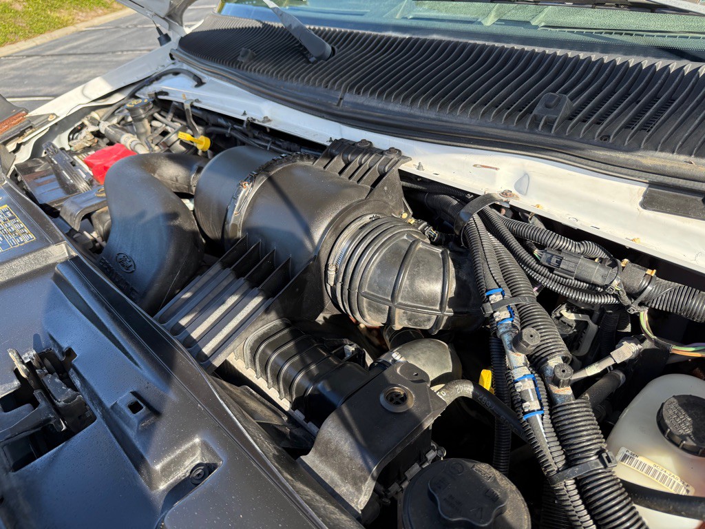 2015 Ford Econoline Image 35