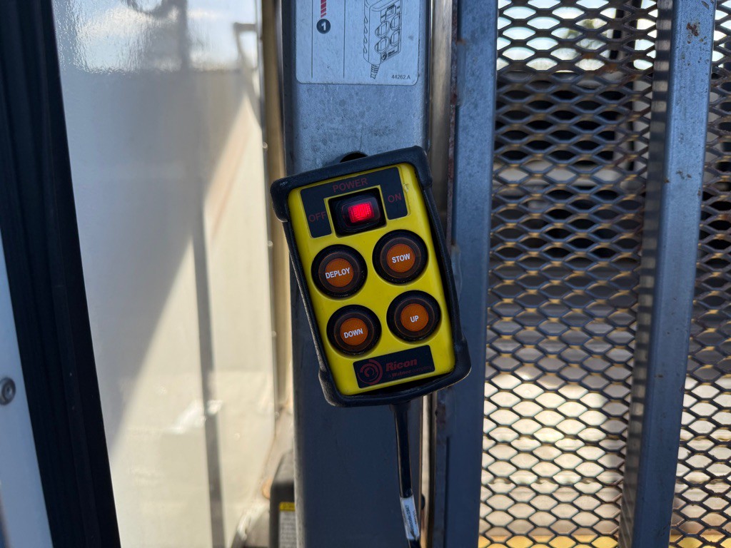 2015 Ford Econoline Image 38