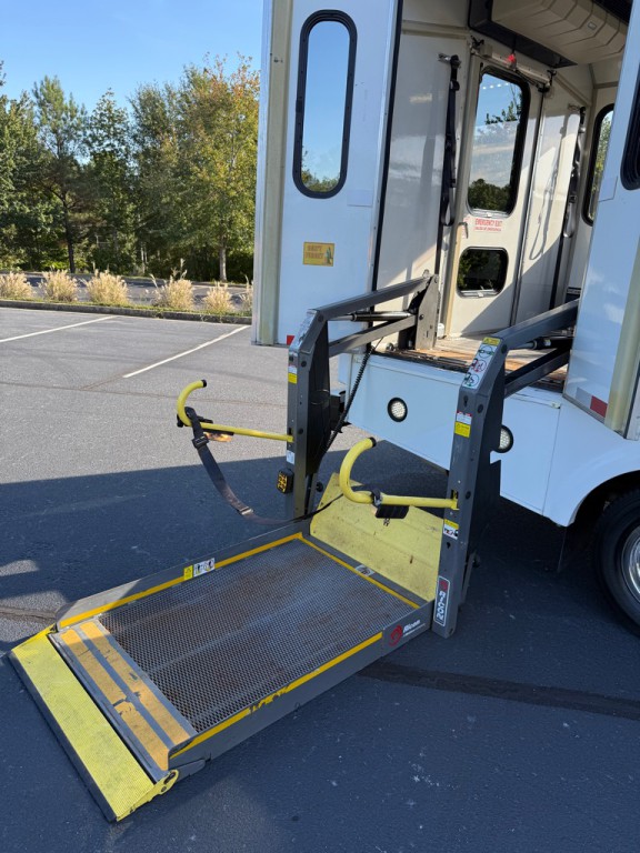 2015 Ford Econoline Image 40