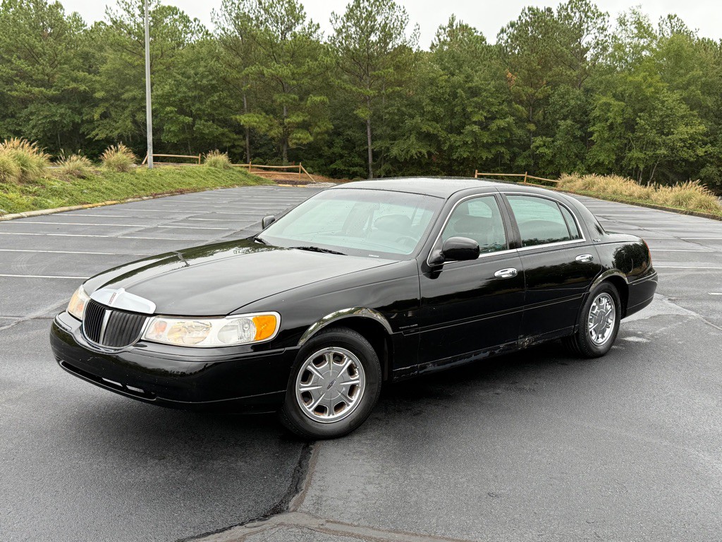 1998 Lincoln Town Car Image 2