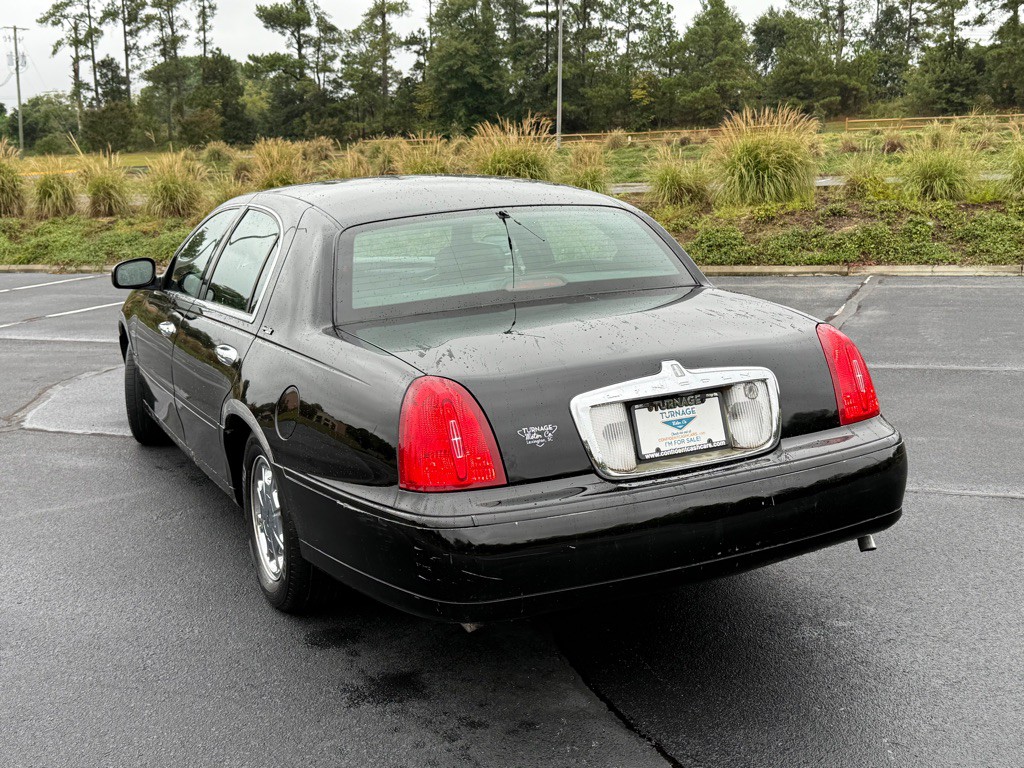 1998 Lincoln Town Car Image 8